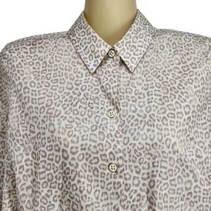 Chicos Top No-Iron Petite Leopard Pleat-Back Shirt US Size S Petite Button Front